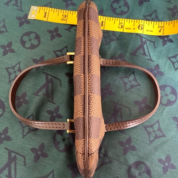 🥳💯Louis Vuitton pouch second accessories bag.💕 - Picture 6 of 6